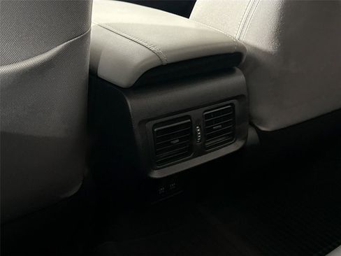 Certified 2022 Toyota Venza XLE image 32