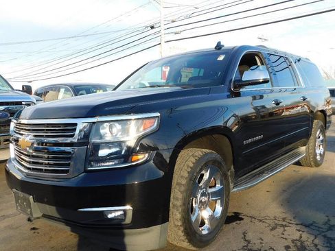 Used 2018 Chevrolet Suburban Premier image 8