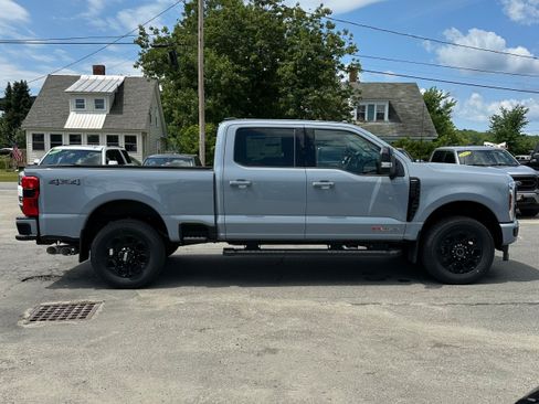 New 2026 Ford F250 Lariat w/ Black Appearance Package AWD/4WD image 2