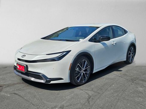 Certified 2026 Toyota Prius XLE FWD image 7