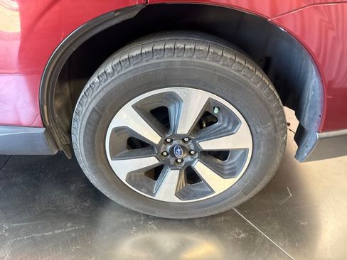Used 2017 Subaru Forester 2.5i Premium AWD/4WD image 9