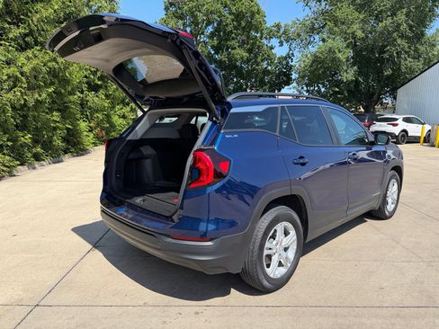 Used 2023 GMC Terrain SLE w/ Driver Convenience Package FWD image 13