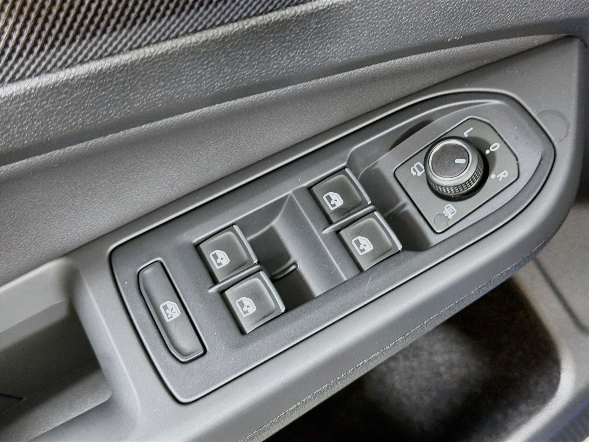 New 2026 Volkswagen GTI SE FWD image 18