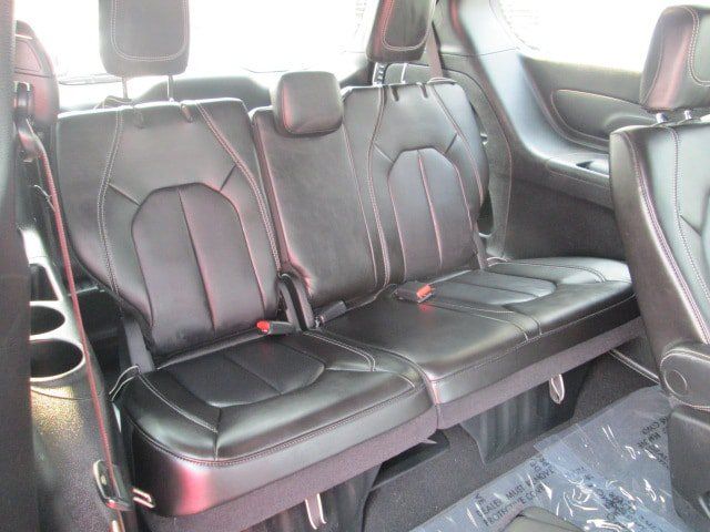 Used 2023 Chrysler Pacifica Touring-L w/ S Appearance Package AWD/4WD image 16
