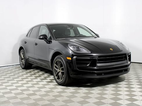 Used 2022 Porsche Macan AWD/4WD image 34