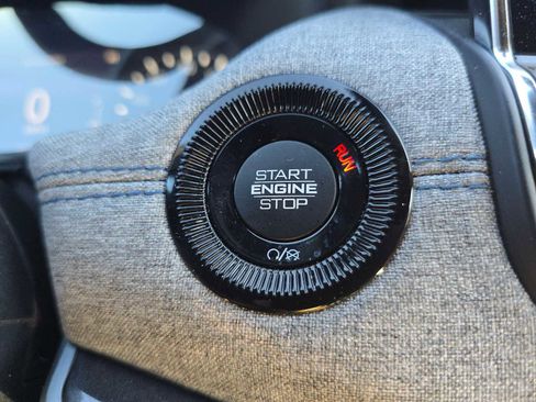 Used 2023 Jeep Compass Latitude image 31