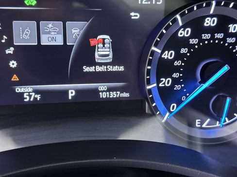 Used 2022 Toyota Highlander XLE image 48