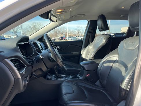 Used 2020 Jeep Cherokee Latitude Lux w/ Quick Order Package 26H Lux image 12