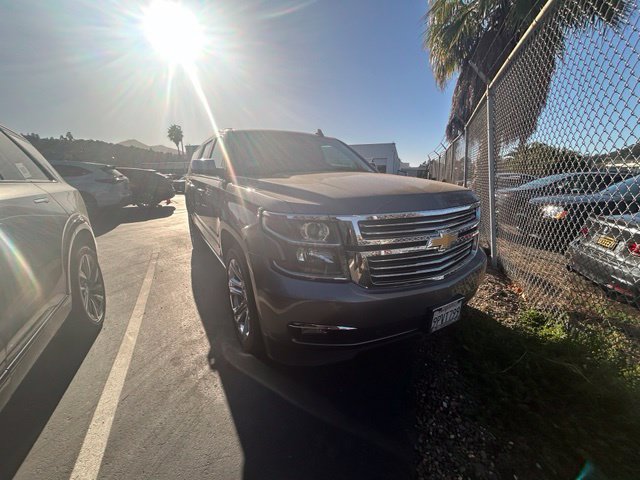 Used 2019 Chevrolet Suburban Premier w/ Premier Plus Edition AWD/4WD image 1