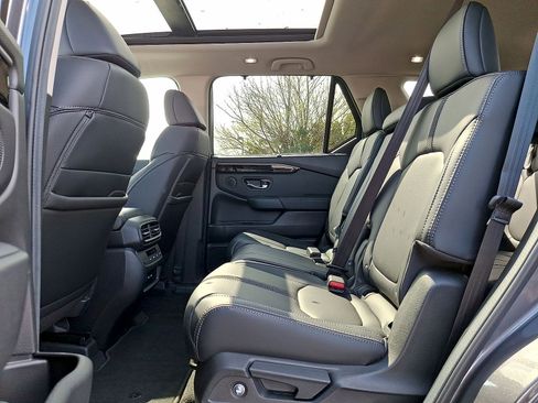 Used 2025 Honda Pilot Touring image 20