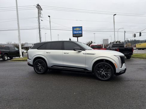 Used 2025 Cadillac Escalade IQ Sport 2 w/ LPO, ONYX Package image 7