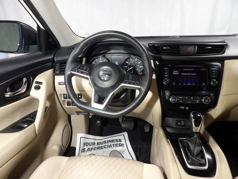 Used 2019 Nissan Rogue SV image 12