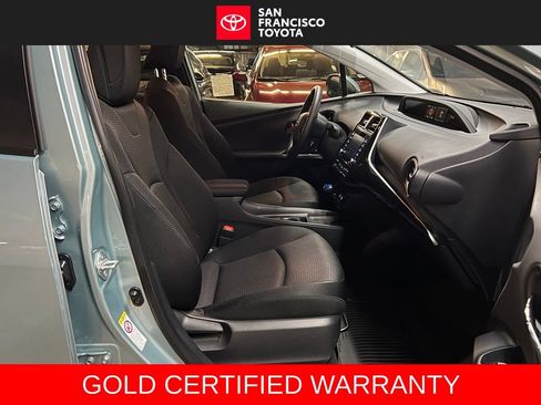 Certified 2022 Toyota Prius LE FWD image 17