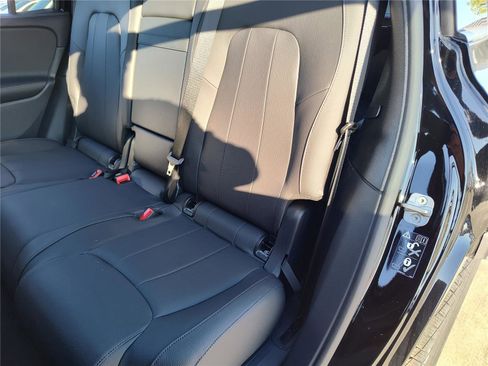 New 2025 Mercedes-Benz GLB 250 image 13