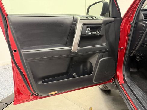 Used 2020 Toyota 4Runner SR5 Premium image 10