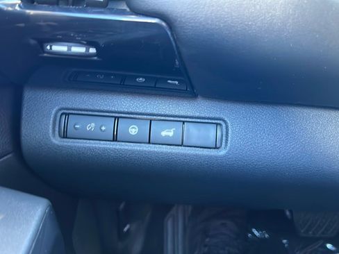 Used 2023 Nissan Pathfinder SV w/ SV Premium Package image 18