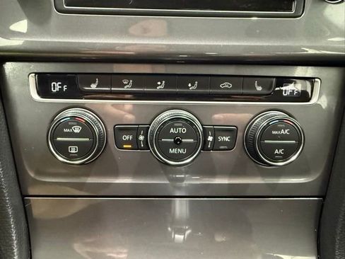 Used 2016 Volkswagen e-Golf SE w/ DC Fast Charging Package image 33