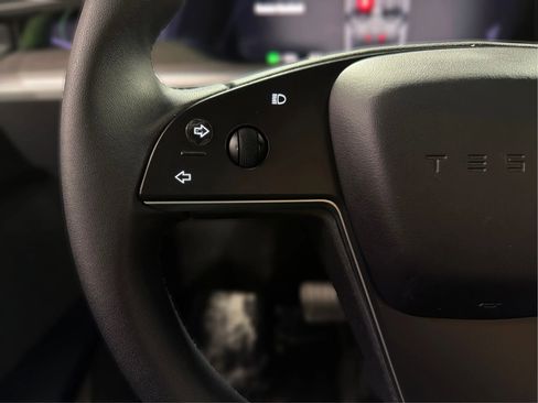 Used 2024 Tesla Model X AWD/4WD image 33
