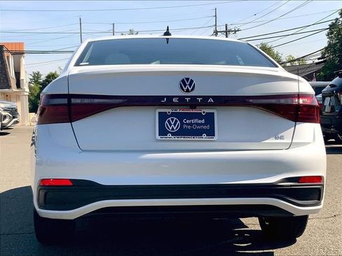 Used 2025 Volkswagen Jetta SE w/ Sunroof Package FWD image 6
