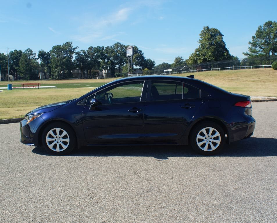Used 2024 Toyota Corolla LE FWD image 11