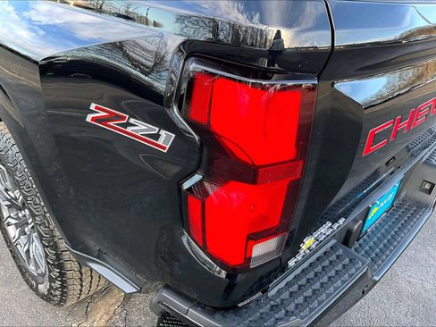 Used 2023 Chevrolet Colorado Z71 w/ Z71 Convenience Package 2 image 35