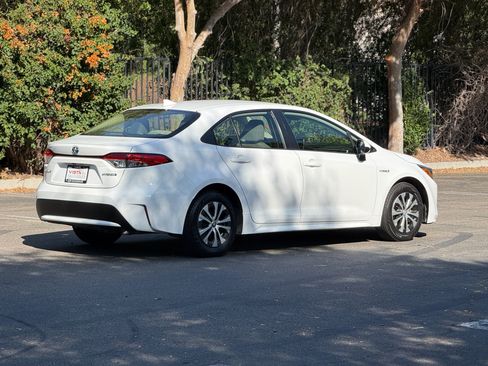 Used 2021 Toyota Corolla LE FWD image 4