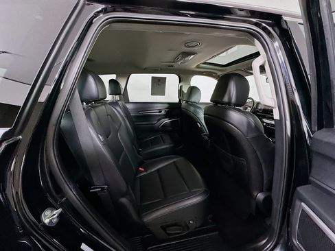 Used 2025 Kia Telluride S image 32