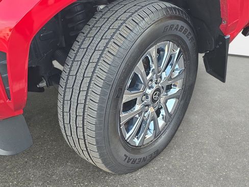 Used 2025 Toyota Tacoma Limited image 30