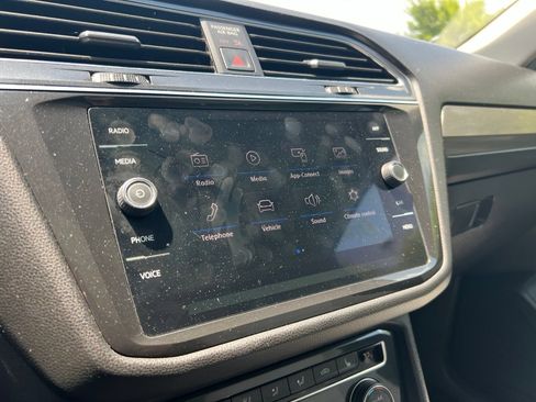Used 2019 Volkswagen Tiguan SE FWD image 16