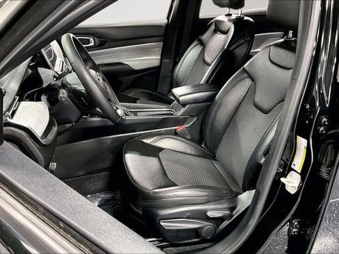 Used 2024 Jeep Compass Latitude image 21