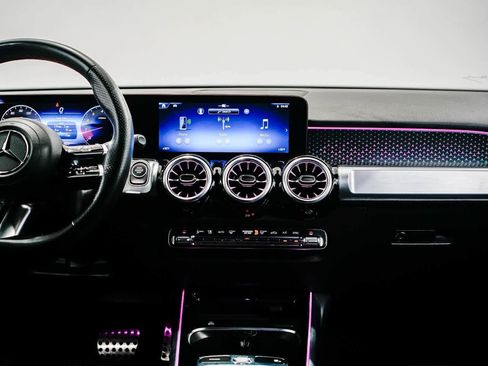 Used 2025 Mercedes-Benz GLB 250 image 12