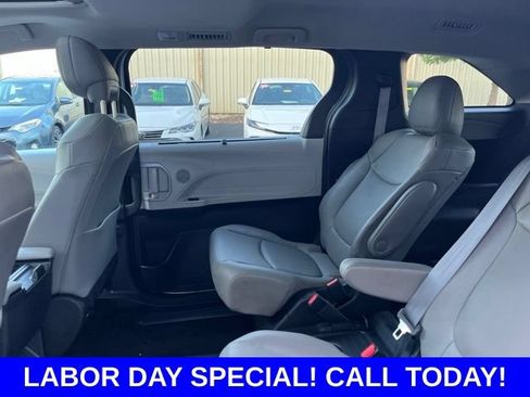 Used 2025 Toyota Sienna XLE FWD image 13