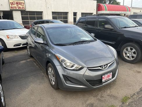 Used 2016 Hyundai Elantra SE image 2