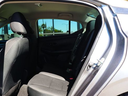 Used 2024 Nissan Sentra S FWD image 33