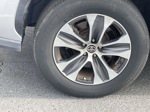 Used 2021 Toyota Highlander XLE image 13