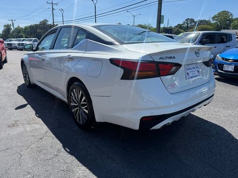 Used 2023 Nissan Altima 2.5 SV w/ SV Premium Package FWD image 9