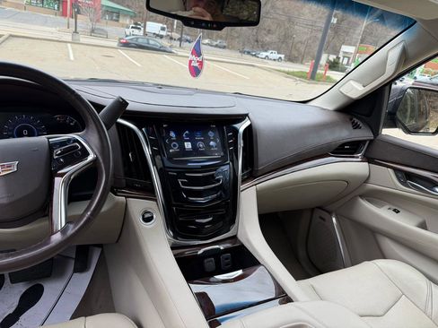 Used 2016 Cadillac Escalade Luxury image 25