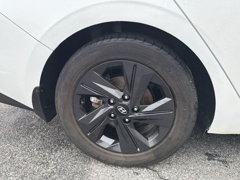 Certified 2022 Hyundai Elantra SEL image 17