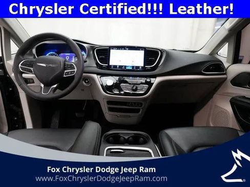 Certified 2024 Chrysler Pacifica Touring-L image 5