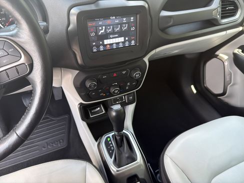 Used 2018 Jeep Renegade Limited FWD image 37