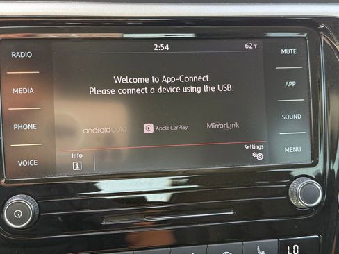 Used 2020 Volkswagen Passat 2.0T SE image 9