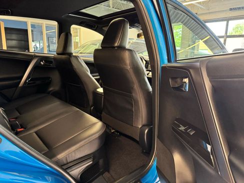 Used 2018 Toyota RAV4 SE AWD/4WD image 28