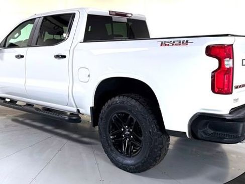 Used 2019 Chevrolet Silverado 1500 LT Trail Boss AWD/4WD image 8