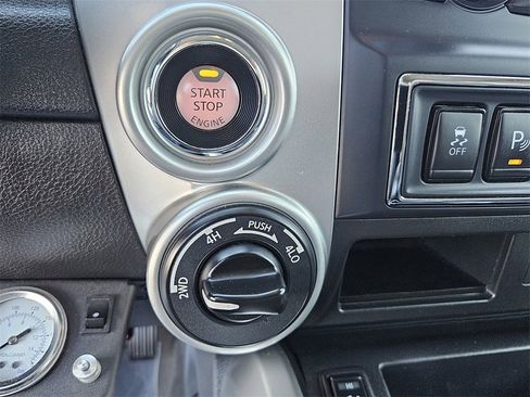 Used 2020 Nissan Titan SV w/ SV Convenience Package image 18