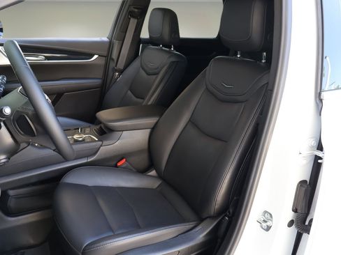 Certified 2025 Cadillac XT5 Premium Luxury image 12