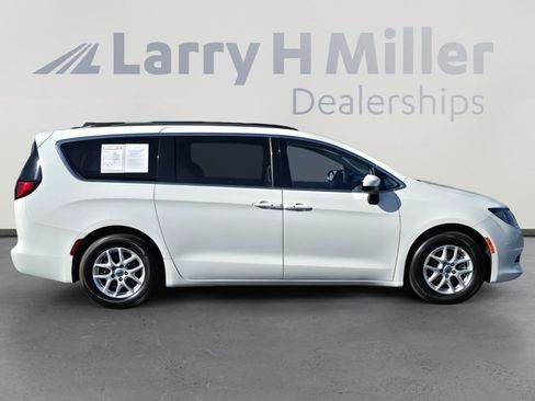 Used 2021 Chrysler Voyager Lxi image 6