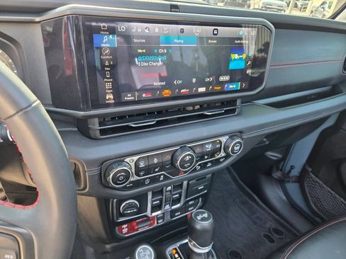 Used 2024 Jeep Wrangler Unlimited Rubicon AWD/4WD image 24
