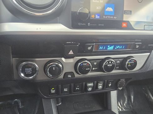 Used 2018 Toyota Tacoma Limited image 24