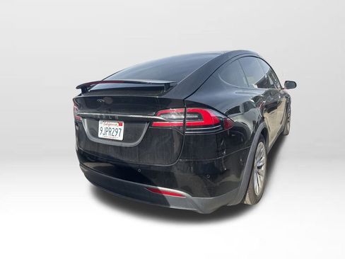 Used 2018 Tesla Model X 75D image 3