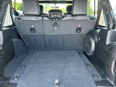 Used 2022 Jeep Wrangler Unlimited Rubicon w/ Cold Weather Group AWD/4WD image 23